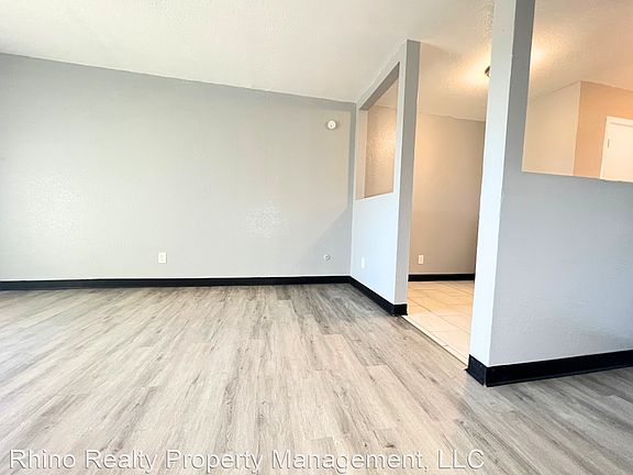3rd image of 1001 Palomas Dr SE Unit 8