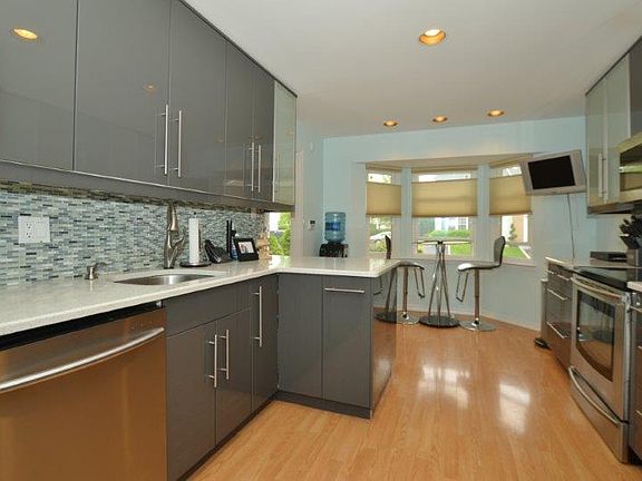 3rd image of 58 Manors Dr