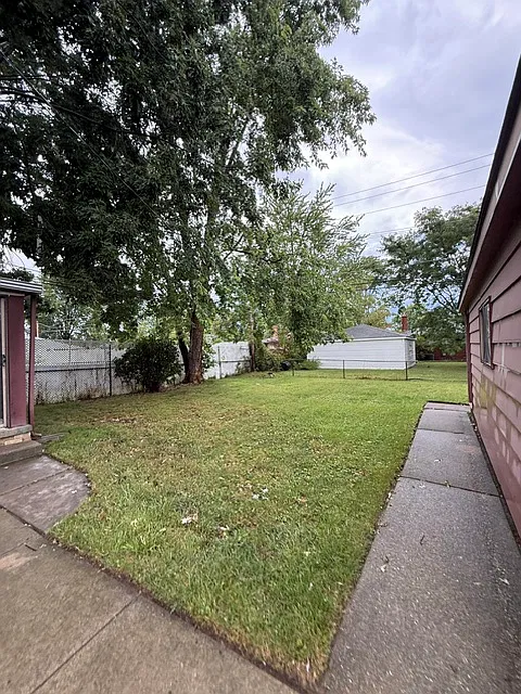 3 bed, 1200 sqft, $1,650 — Photo 3