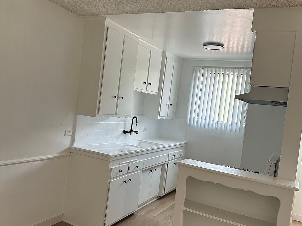 1st image of 8126 Owensmouth Ave #8
