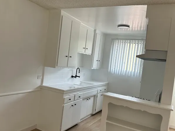 8126 Owensmouth Ave #8, Canoga Park, CA 91304
