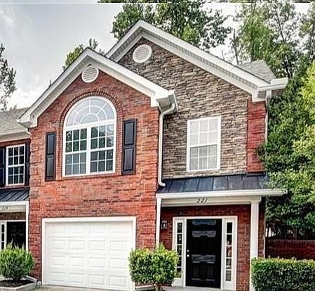 1st image of 221 Morris Ln