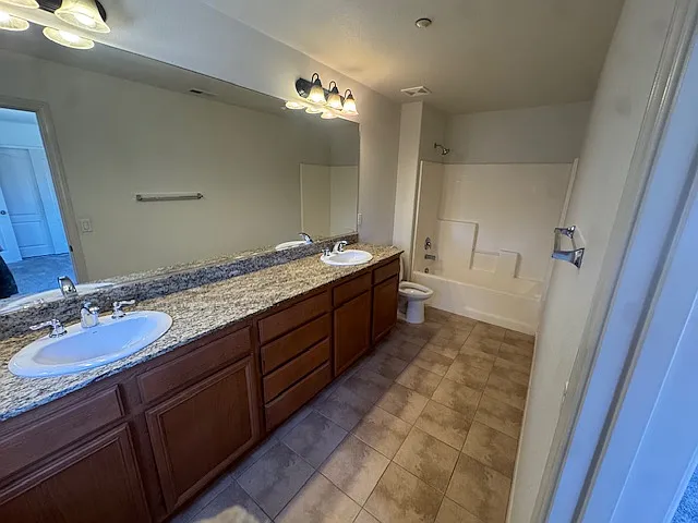 423 Village Ln — Photo 6