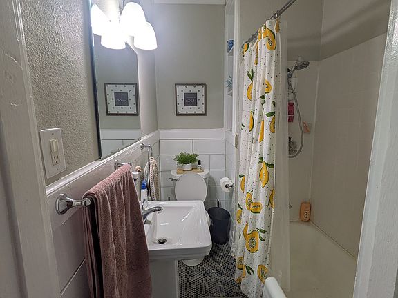 5th image of 800 W Capps St APT 2
