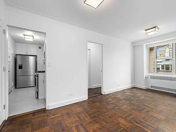 3rd image of 945 5th Ave APT 19E