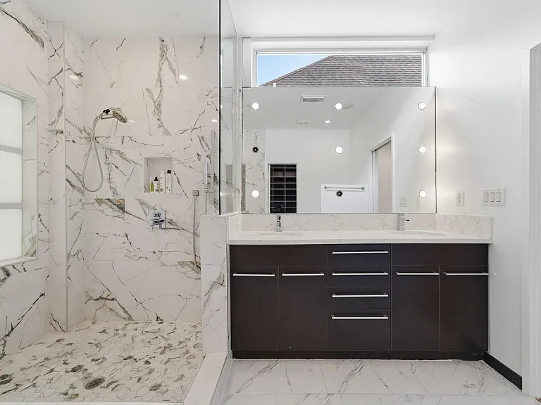 7002 Newcastle St — Photo 12
