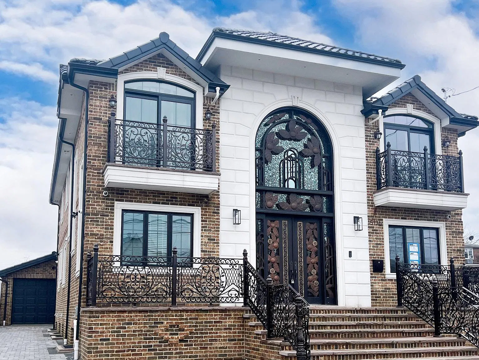 3 bed, $5,800 — Photo 1