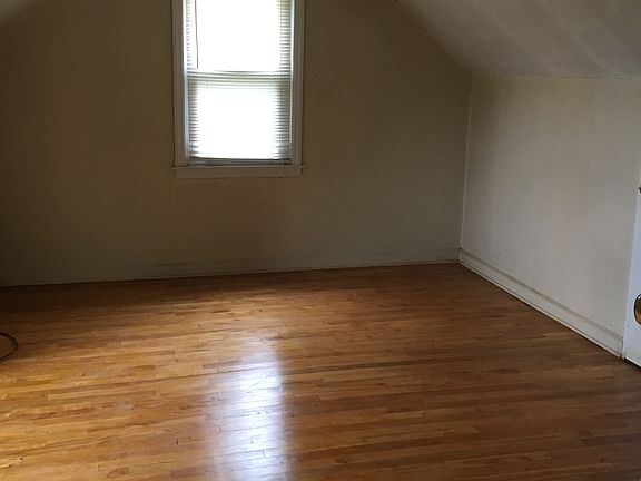 4th image of 536 Higbie Ln