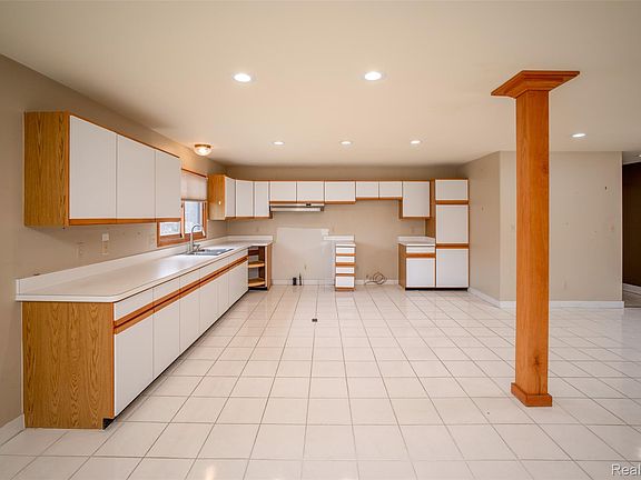 5th image of 5401 Ternes St