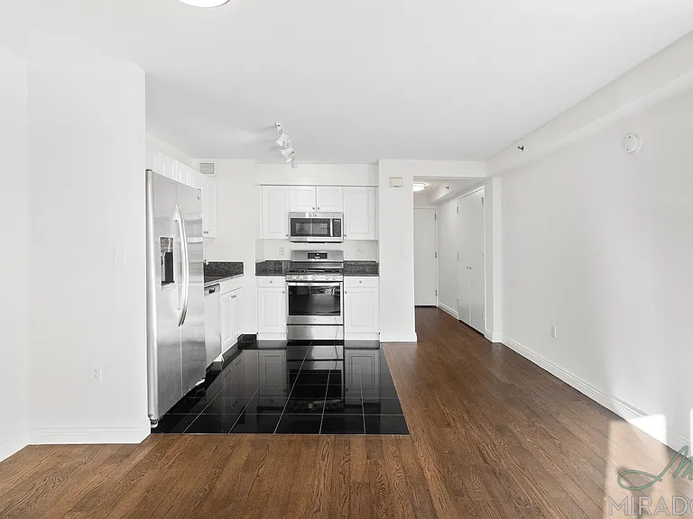 60 23rd St #1107 — Photo 4
