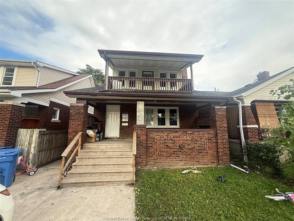 3 bed, $1,800 — Photo 1