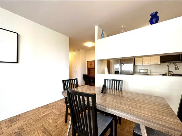 62 West 62nd Street image 8 of 15