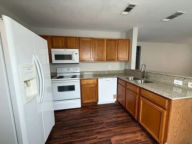 3 bed, 1118 sqft, $1,395 — Photo 4