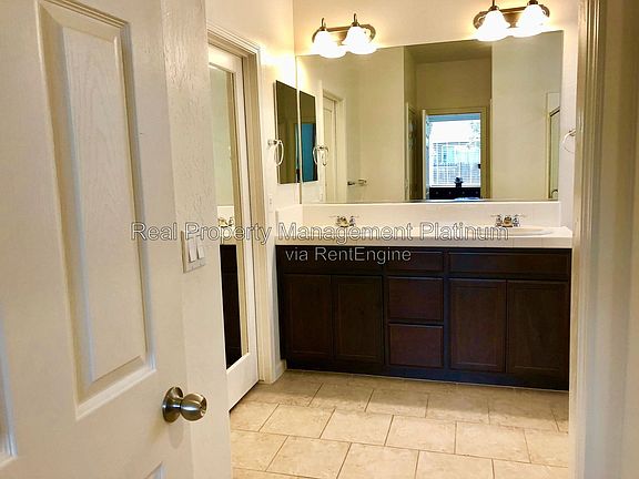 5th image of 3031 N Schneider Ave