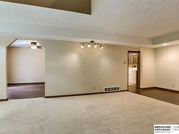 4th image of 5921 S Oakridge Dr