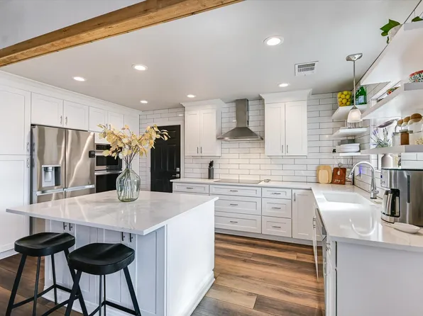 18516 Champions Cir, Lago Vista, TX 78645