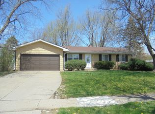 66 Barrow Dr, Crystal Lake, IL 60014