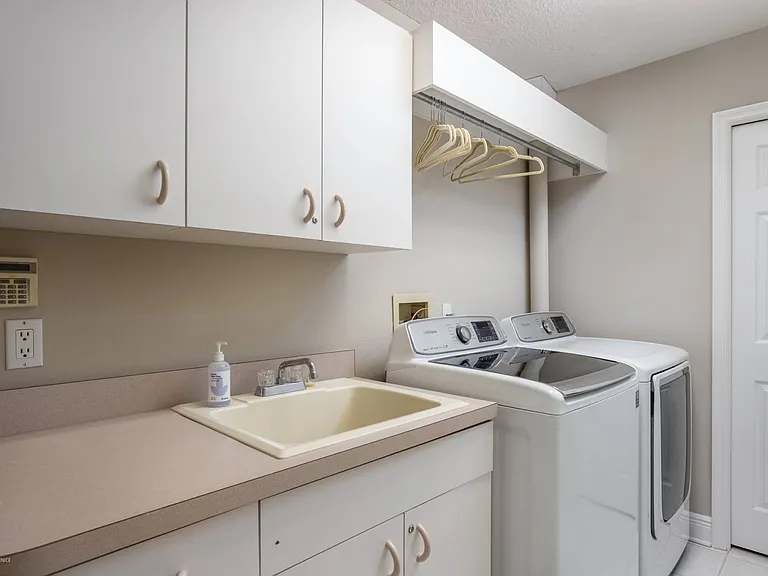 315 Charles Dr — Photo 25