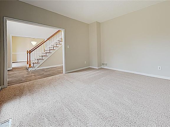 3rd image of 115 Butterfield Ln