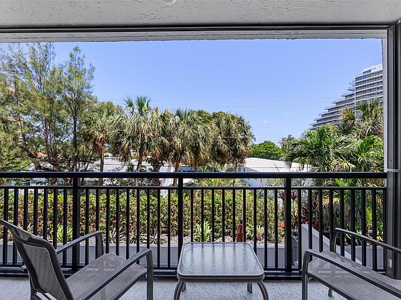 3rd image of 2300 NE 33rd Avenue #302