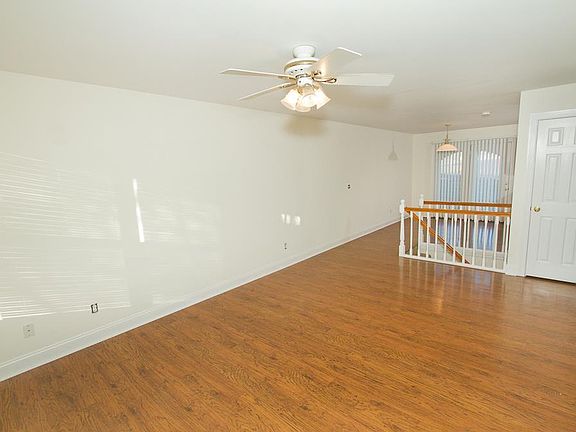 4th image of 7 Brittany Ct