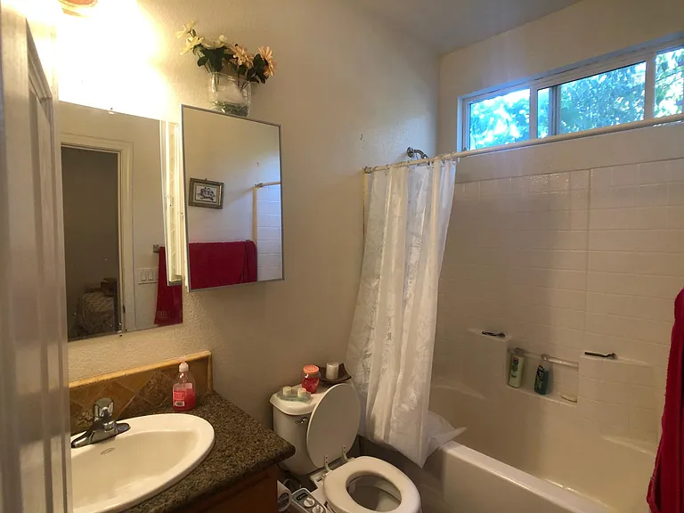 554 Fielding Ln #B — Photo 6