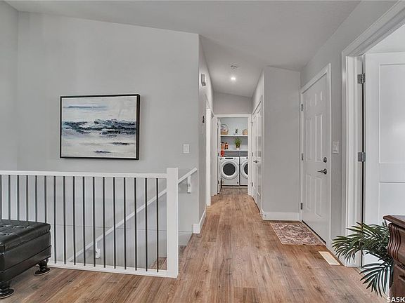 3rd image of UNIT 4-437 Palmer CRESCENT