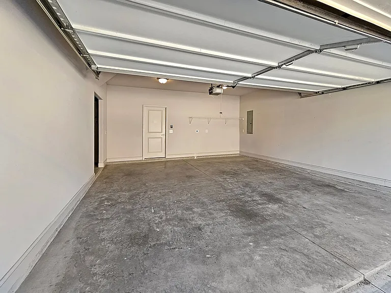 2142 Coventry Dr — Photo 50
