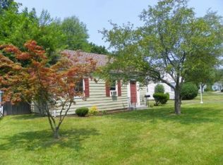 11 Crescent Dr, Danbury, CT 06810