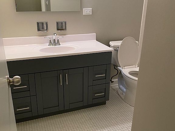 4th image of 170 E Lake St #103
