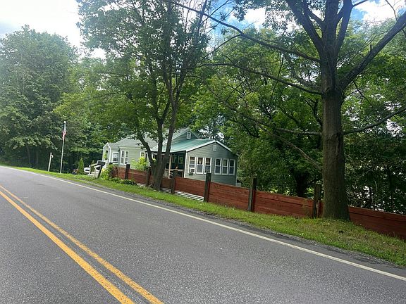 5th image of 202 Chestnut St