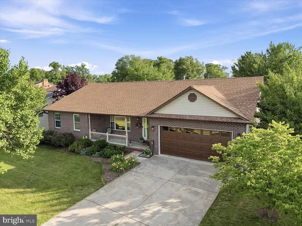 209 W Cedarmeade Ave, Winchester, VA 22601