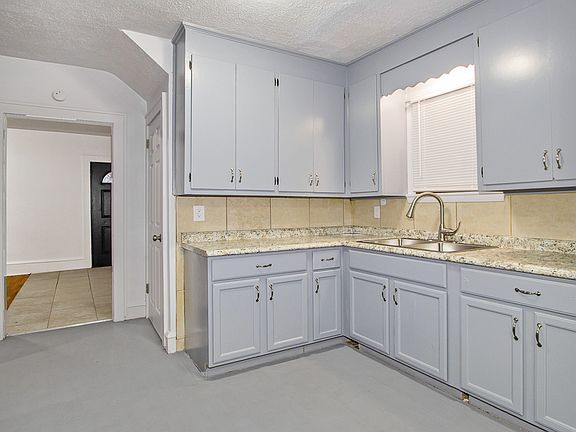 3rd image of 1451 Miami Ct NE