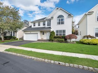 172 Cranberry Ct, Melville, NY 11747