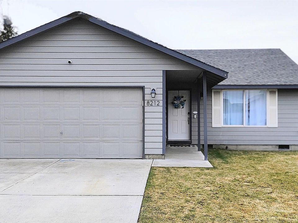 1st image of 8212 Langara Dr