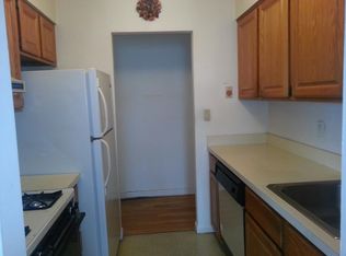 84 Shore Rd APT 1B, Port Washington, NY 11050