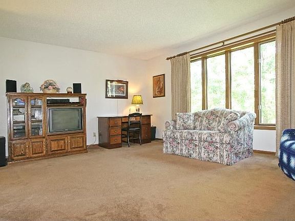 3rd image of 14249 Vintage St NW
