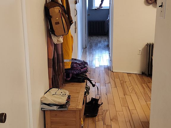 hall from front room to rear room