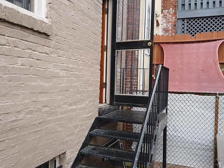 604 9th St NE #9 — Photo 9