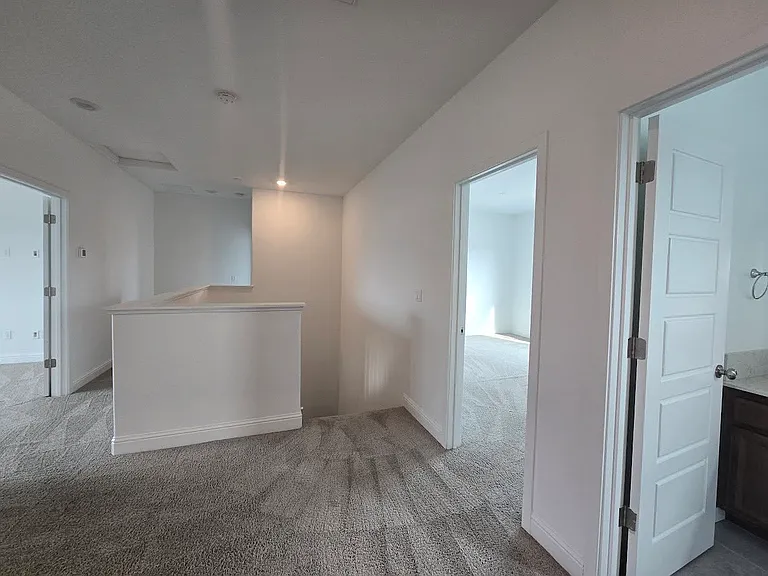 2320 S Claremont Ave — Photo 26