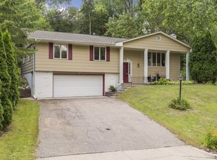 3921 Bassett Creek Dr, Golden Valley, MN 55422