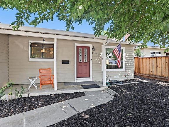 4th image of 2943 Sherbrooke Way