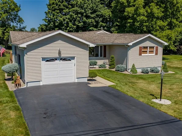8 Grago Blvd, Canastota, NY 13032