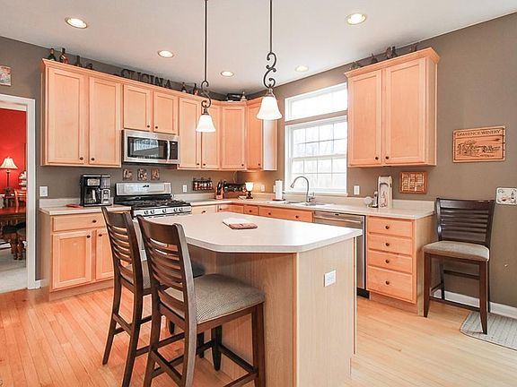 3rd image of 38733 Camelot Way