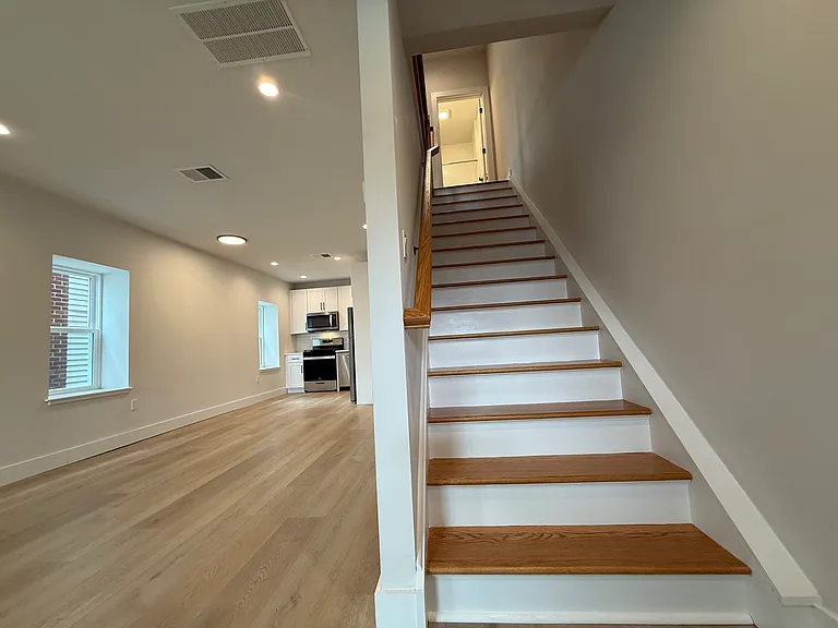 160 Main St #1 — Photo 13
