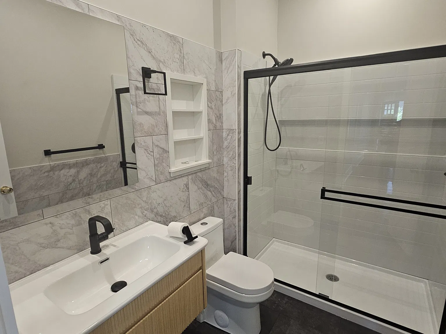 2 bed, 1000 sqft, $2,000 — Photo 3