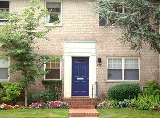 404 Merrick Rd, Rockville Centre, NY 11570