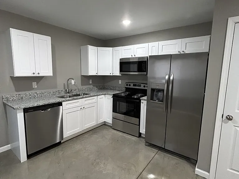 518 E Monroe St — Photo 3