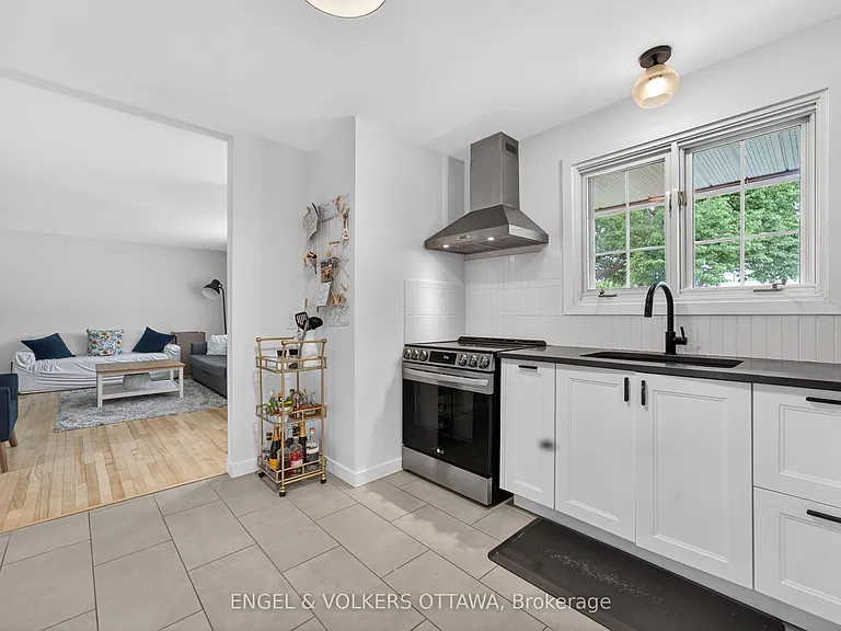 2548 Hanlon Ave — Photo 8