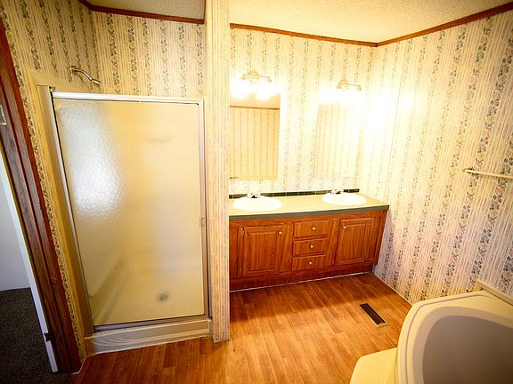 Master Bath, separate shower and bath